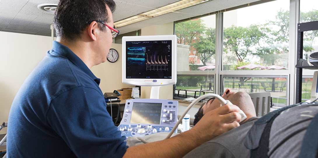 Man scans a patient's heart
